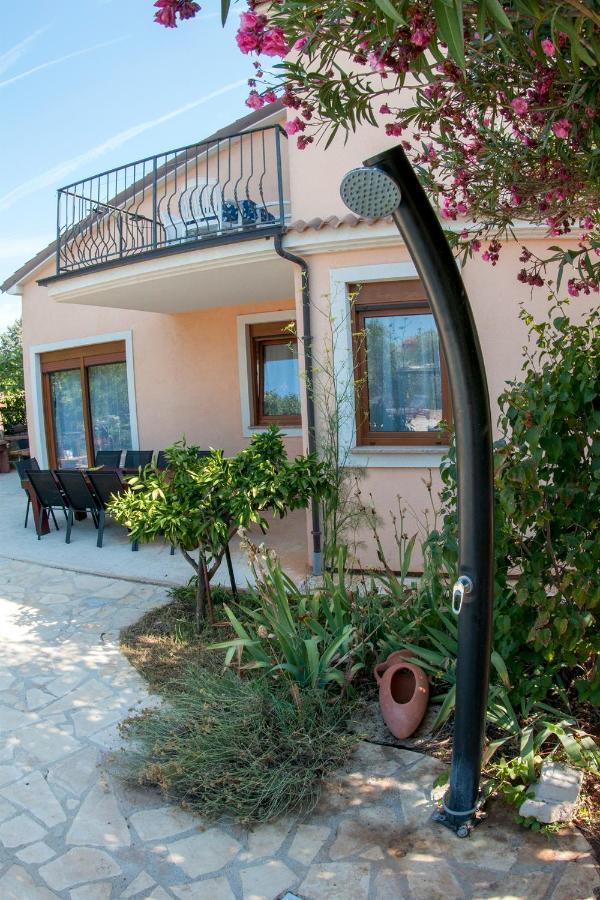 House /Villa Maja Ližnjan Екстериор снимка
